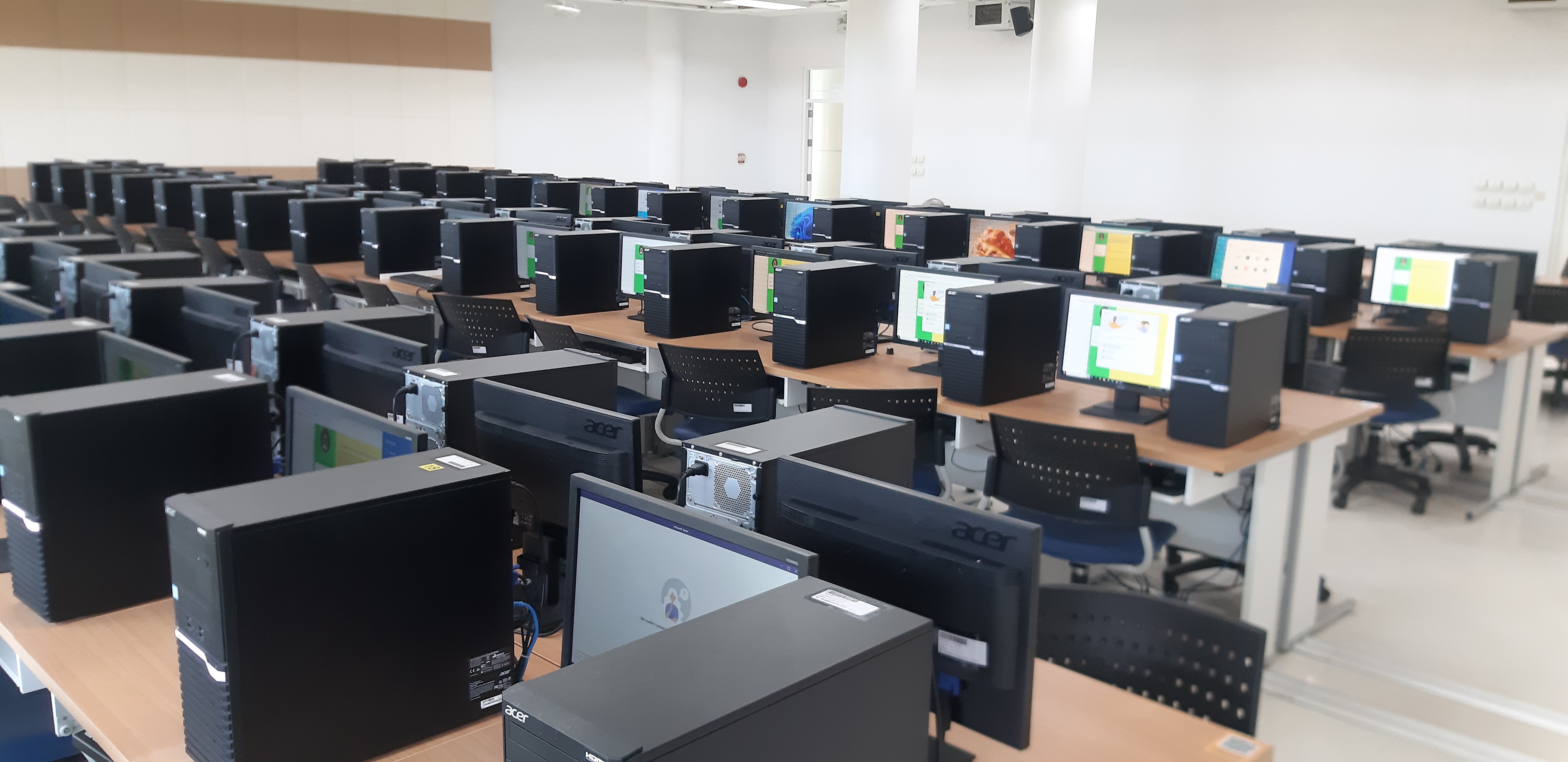 LAB Com ADM408